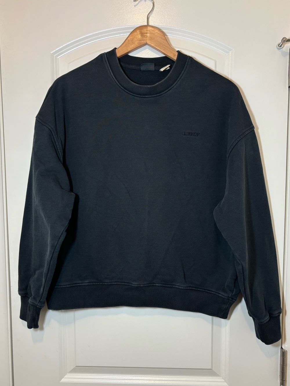 Levi's Men's Black Crewneck Pullover Sweatshirt #587
